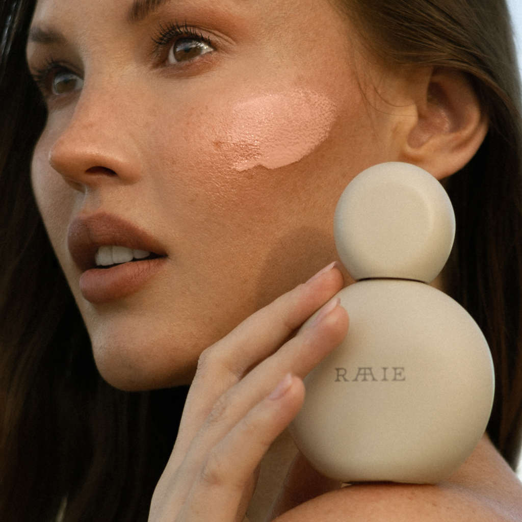 Sun Milk Drops Texture on Skin - Gllosse